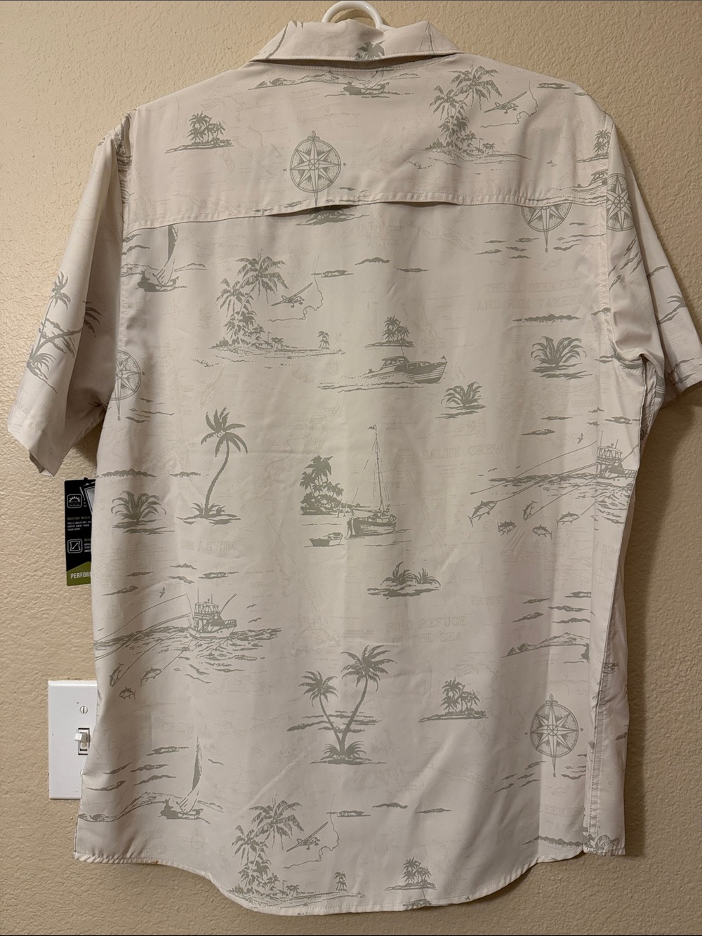 Men’s Salty Crew button up - Picture 6 of 6